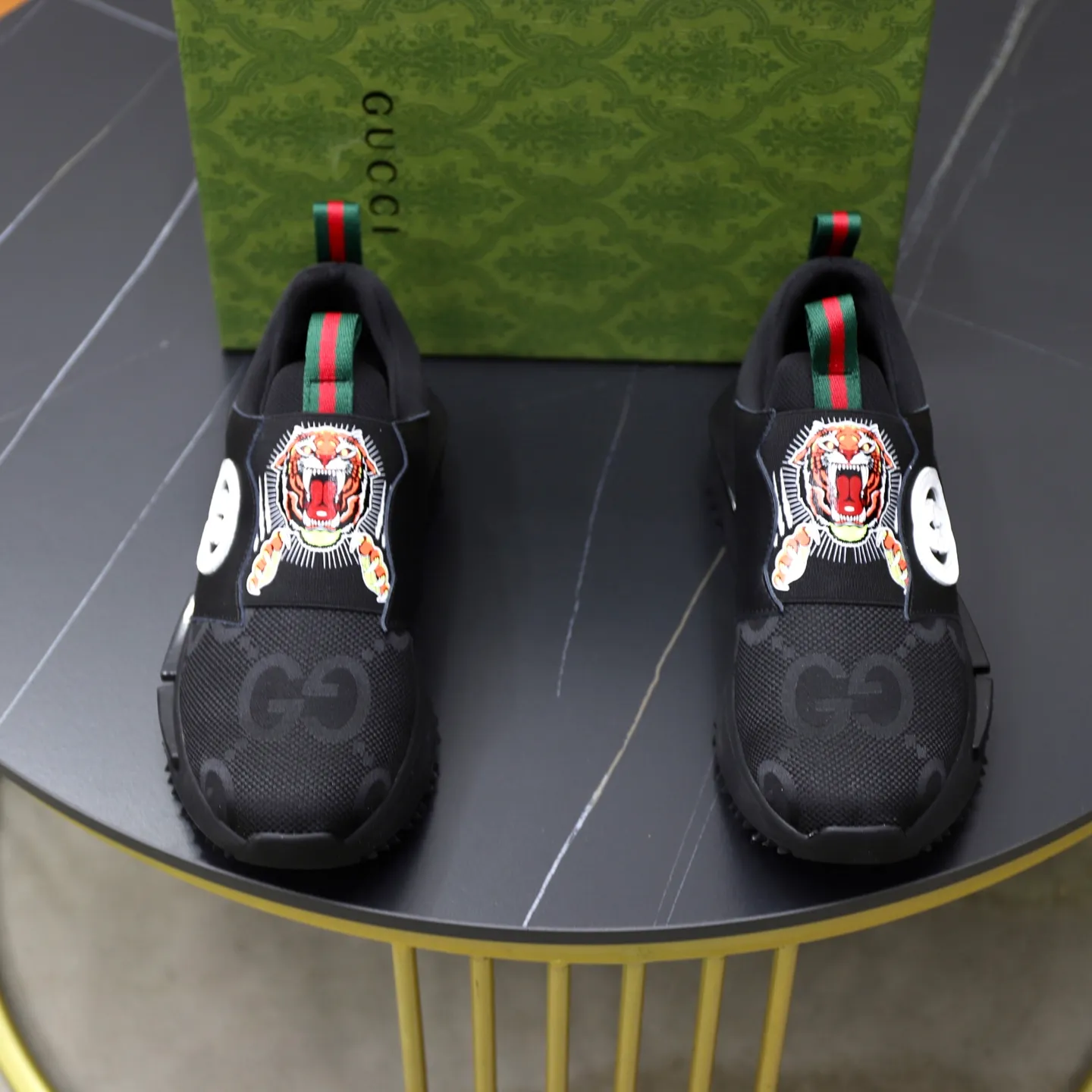 Ex-factory price: 462💰🙅‍♂️🙅‍♂️🙅‍♂️ Brand: GUCCI Standard code: 38-44 (45 customized) Grade: Same as the official website Material: Original cowhide material spliced with brand cloth Comfortable and breathable lining Lightweight and wear-resistant sports outsole Style category: Men's fashionable casual shoes Running sports shoes Distinguished luxury brand elements Top luxury color: actual picture color